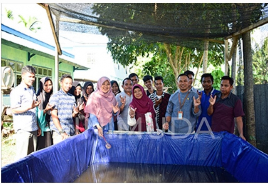 Mahasiswa Prodi Akuakultur UNIMUDA Sorong Tebar 525 Bibit Ikan Lele